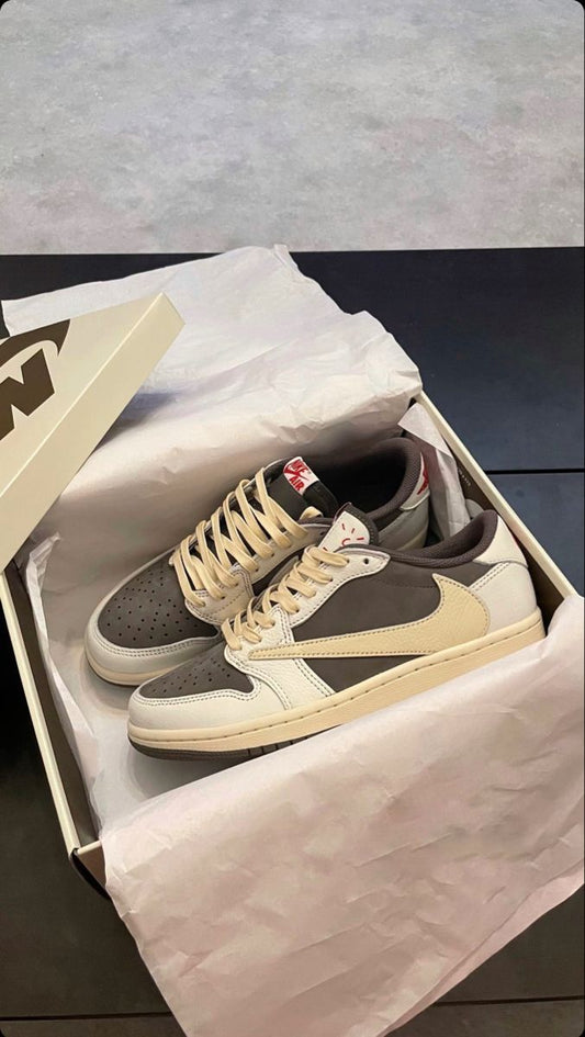 Reversed mocha sneaker